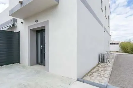 13 Rue De La Pyramide Bel Appartement Meze Exterior photo