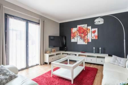 13 Rue De La Pyramide Bel